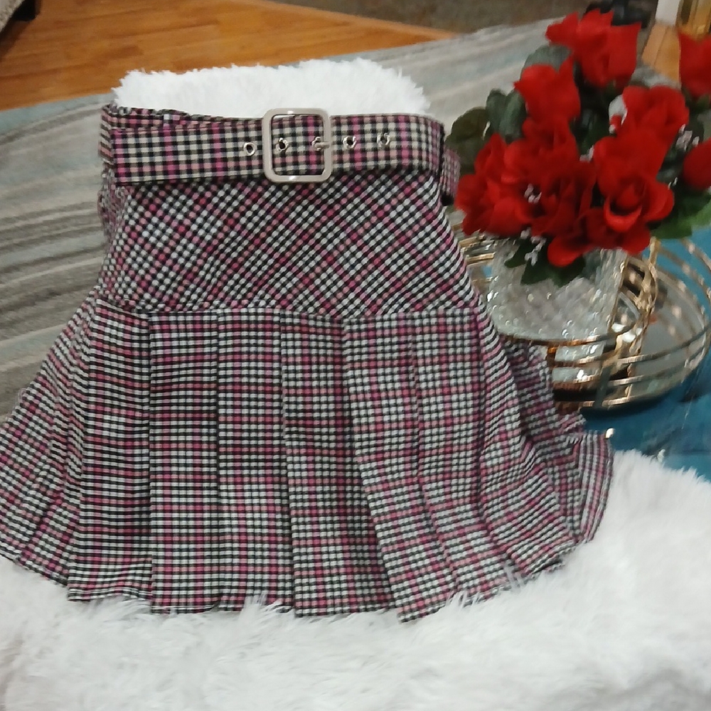 Forever 21 Black Pink and White Pleated Mini Skirt